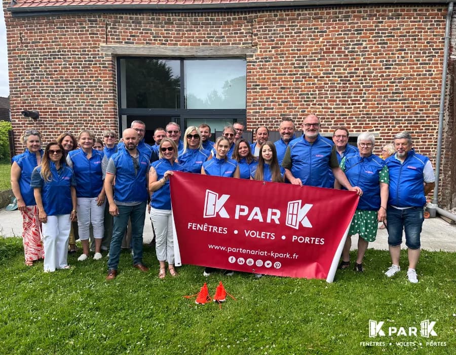 Photo équipe avec bâche