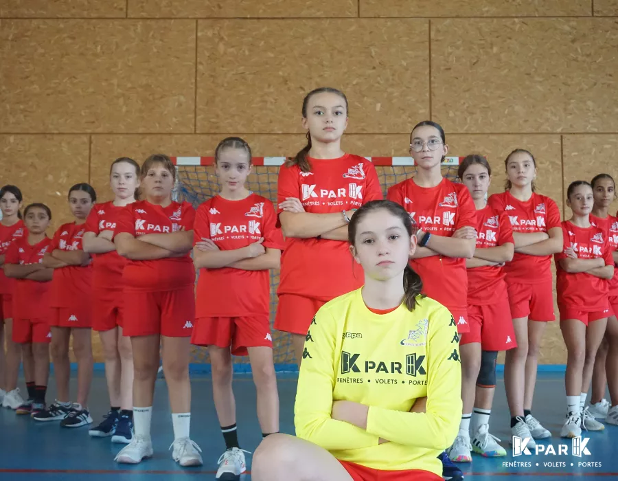 Remise officielle Handball Chaux-des-Prés photo d'équipe alignée