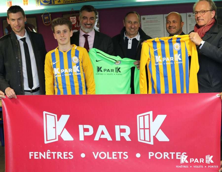 Maillot KparK Montrouge FC photo de remise joueur et collaborateur 2019